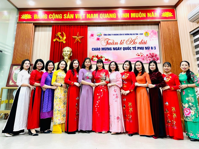            Nữ đoàn viên, người lao động ngành Công Thương Hà Tĩnh tích cực hưởng ứng “Tuần lễ Áo dài” năm 2024